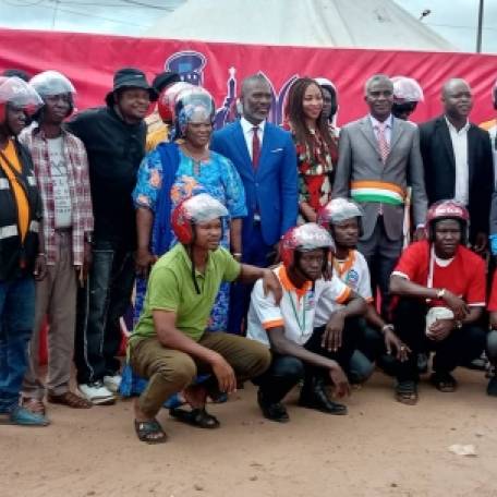 Côte d'Ivoire : Haut-Sassandra, 1 500 casques distribués pour renforcer la sécurité des motocyclistes