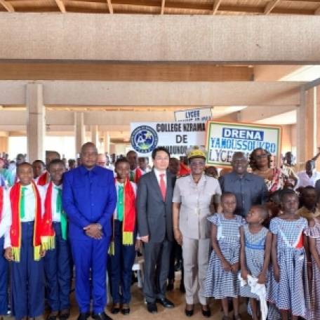 La Chine renforce son soutien à l’éducation ivoirienne à travers les « bourses de l’ambassadeur »
