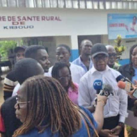 Kibouo : la solidarité au service de la santé, Dominique Ouattara renforce les capacités du centre de santé avec l’appui de Zogbo Noël 