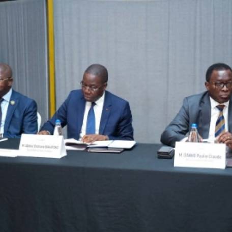 Mobilité urbaine à Abidjan : l’AMUGA et les communes veulent mieux connecter les réseaux de transport