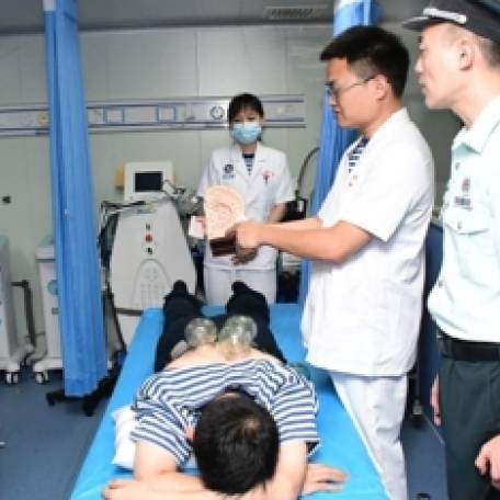 Côte d'Ivoire : À Abidjan, le navire-hôpital chinois soigne civils et militaires pendant une semaine